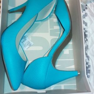 BCBG TURQUOISE HEELS